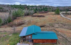 129 Circle Rd, Deer Lodge, TN 37726