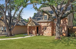 813 Chaparral Court, Bedford, TX 76022