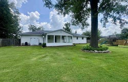 11 W OAK PARK Street, Centralia, IL 62801