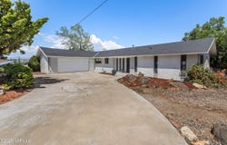 5207 Crest Dr, Yakima, WA 98908