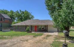 300 Pecan Street, Honey Grove, TX 75446