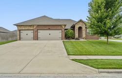 656 N Maplewood Hills Road, Nixa, MO 65714