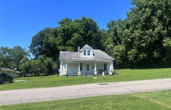 311 E Davidson Avenue, Chaffee, MO 63740