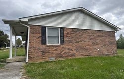 146 Taylor Rd, Burkesville, KY 42717