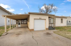 910 E 11th Ave, Hutchinson, KS 67501