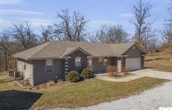 21439 Lost Valley, Warsaw, MO 65355
