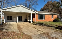 704  Circle Dr., Walnut Ridge, AR 72476