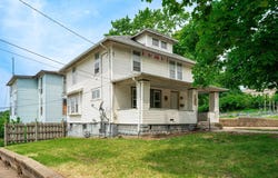 321 S Ottawa, DIXON, IL 61021