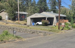 977 E FOURTH Ave, Sutherlin, OR 97479