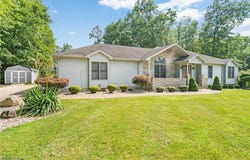 5537 Walnut Grove Circle, Struthers, OH 44471