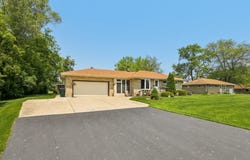 1406 E Oakwood Rd, Oak Creek, WI 53154