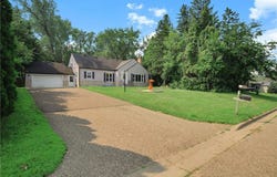 770 Viking Drive E, Maplewood, MN 55117