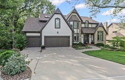 5540 Oakview Street, Shawnee, KS 66216
