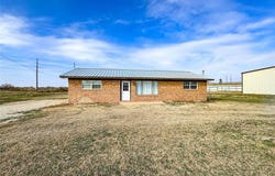 311 S Fir Ave, Munday, TX 76371