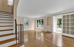 5271 Case Avenue, Lyndhurst, OH 44124