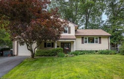 8 Berkeley Ter, Livingston Twp., NJ 07039-3912