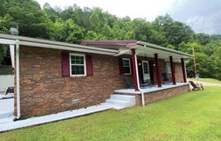1115 Stratton Fork Rd, Canada, KY 41519