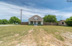 101 S WALNUT STREET, Petrolia, TX 76377