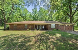 302 Southern Hills Drive, Coffeyville, KS 67337