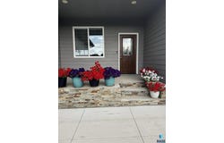 1013 N Danielle Dr, Sioux Falls, SD 57103