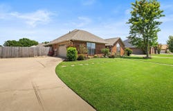 302 Meadowridge Dr, Texarkana, AR 71854