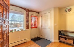 61 Crescent St, Northampton, MA 01060