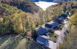 511 Mallard Pointe Dr, Byrdstown, TN 38549