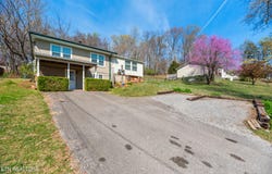 1609 Paris Rd, Knoxville, TN 37912