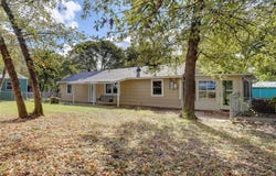 1060 Forest Oaks Street, Reno, TX 76020