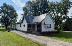 9143 S 900 West, LaFontaine, IN 46940
