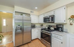 8 Birdseye Cir, Wayne Twp., NJ 07470-4944