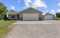 2089 117th Ct, Kalona, IA 52247