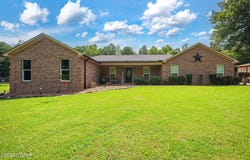 64 Coopers Way, Lexington, TN 38351