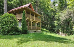 3259 POTOMAC HIGHLANDS TRL, DUNMORE, WV 24934