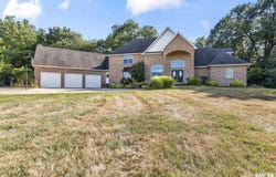 13599 WOODLAND Drive, Athens, IL 62613