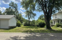 301 W GREENWOOD Avenue, Jacksonville, IL 62650