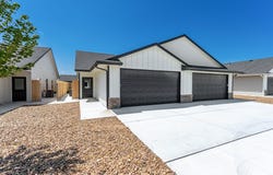 495 E Harper St, Valley Center, KS 67147-8948
