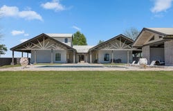 139 Blossom Hill Road, Round Top, TX 78954