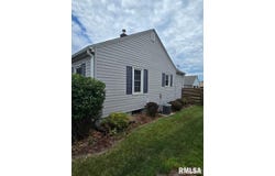 1619 PERSHING Boulevard, Clinton, IA 52732
