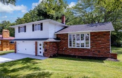 1303 E Dartmoor Avenue, Seven Hills, OH 44131