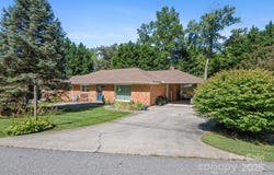 441 Hillcrest Circle, Hendersonville, NC 28792