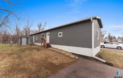808 S Beta Pl, Sioux Falls, SD 67106-0337