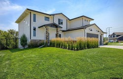 11313 Sunburst Drive, Papillion, NE 68046