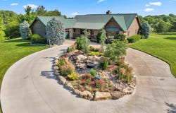 1406 Pondview Ln, McPherson, KS 67460