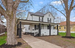 515 N Edwardsville Street, Staunton, IL 62088