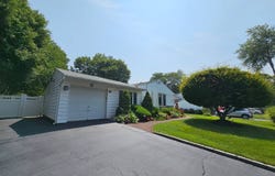10  grace park dr, Commack, NY 11725