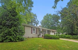 5536 N HIGHLAND Avenue, Kansas City, MO 64118