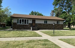 403 4th St SW, De Smet, SD 57231