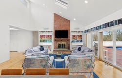 8 Midhampton Court, Quogue, NY 11959