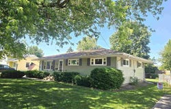 954 HAWKINSON Avenue, Galesburg, IL 61401